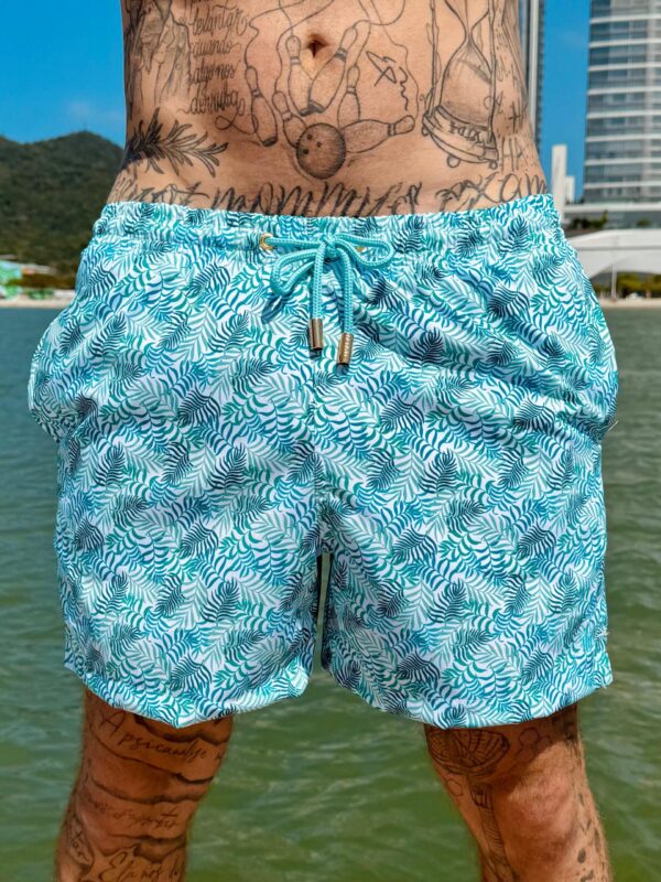 SHORT ELASTIC FOLHA TURQUESA FUNDO BRANCO
