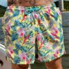 SHORT ELASTIC FLORAL FUNDO AMARELO