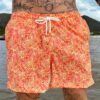 SHORT ELASTIC FOLHAS FUNDO AMARELO
