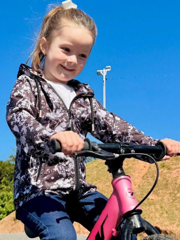 corta vento infantil respingos cinzas