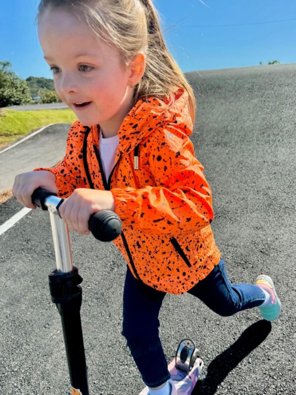 corta vento infantil respingos laranja - Imagem 7