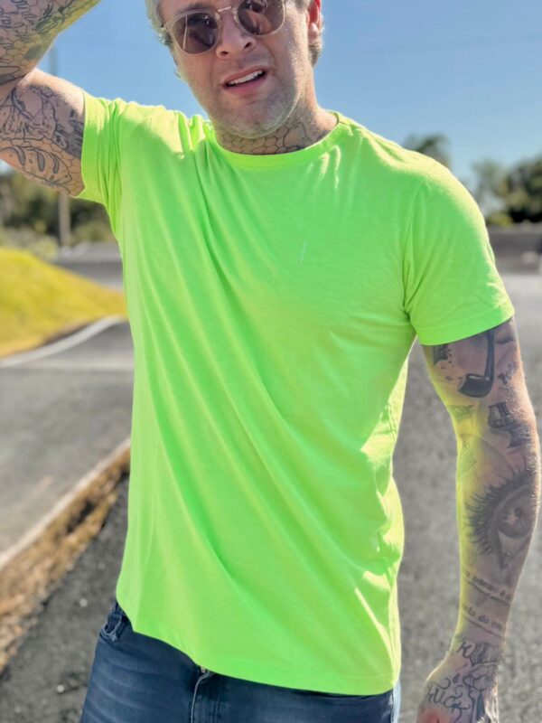 CAMISETA UNISSEX VERDE NEON - Imagem 4