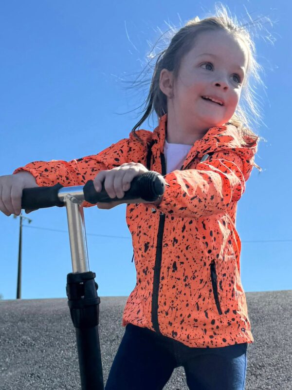 corta vento infantil respingos laranja