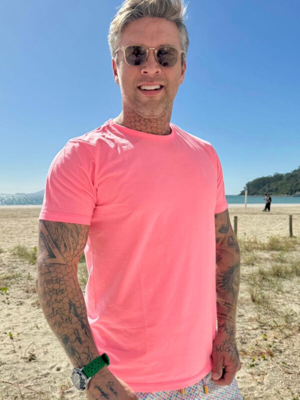 CAMISETA UNISSEX ROSA NEON - Imagem 7