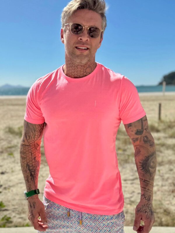 CAMISETA UNISSEX ROSA NEON - Imagem 4