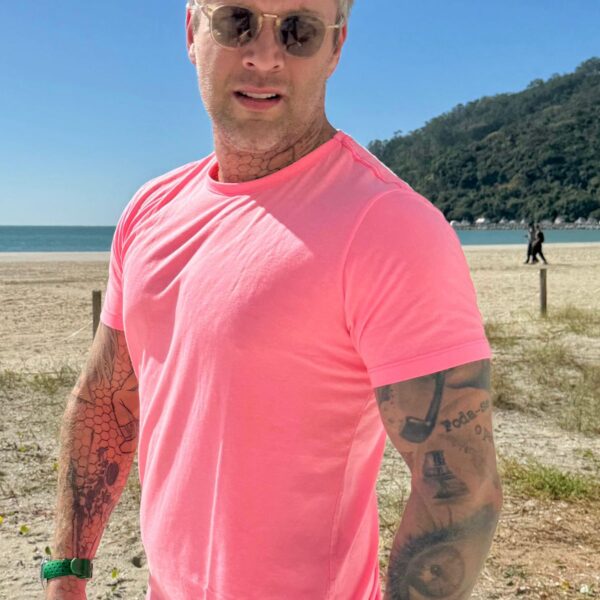 CAMISETA UNISSEX ROSA NEON