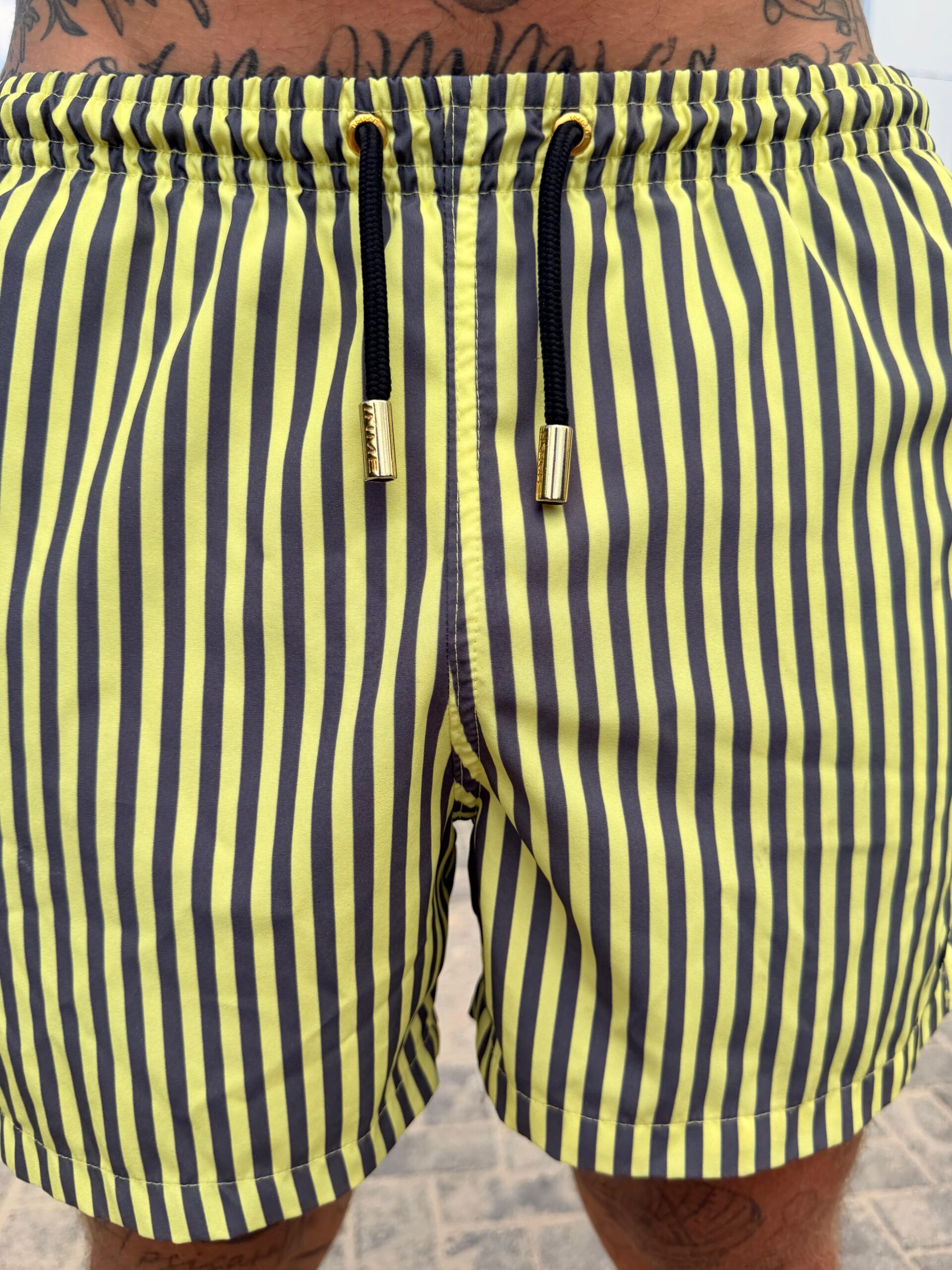 SHORTS ELASTIC LISTRA AMARELO E CINZA - Imagem 2