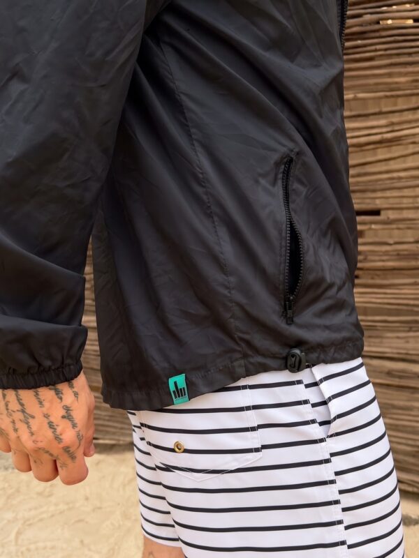 Alternative view of CORTA VENTO PRETO